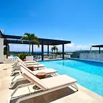 Luxury 2-Story Apt With Jacuzzi