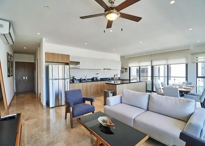 Luxury 2-Story Apt With Jacuzzi